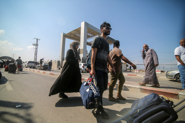 Mısırlı bakan duyurdu: İsrail, Refah Sınır Kapısı'nda bekleyen insani yardımların Gazze'ye geçisine ruhsat vermiyor